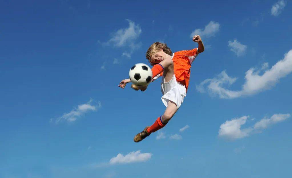 官方：凯塞多踩踏对手染红停赛3场 盖耶掌掴队友停赛2场